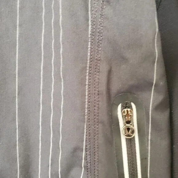 Lululemon Women's Run: Get Up And Glow Jacket Reflective 360 Black Sz 6 Full Zip - Picture 10 of 16